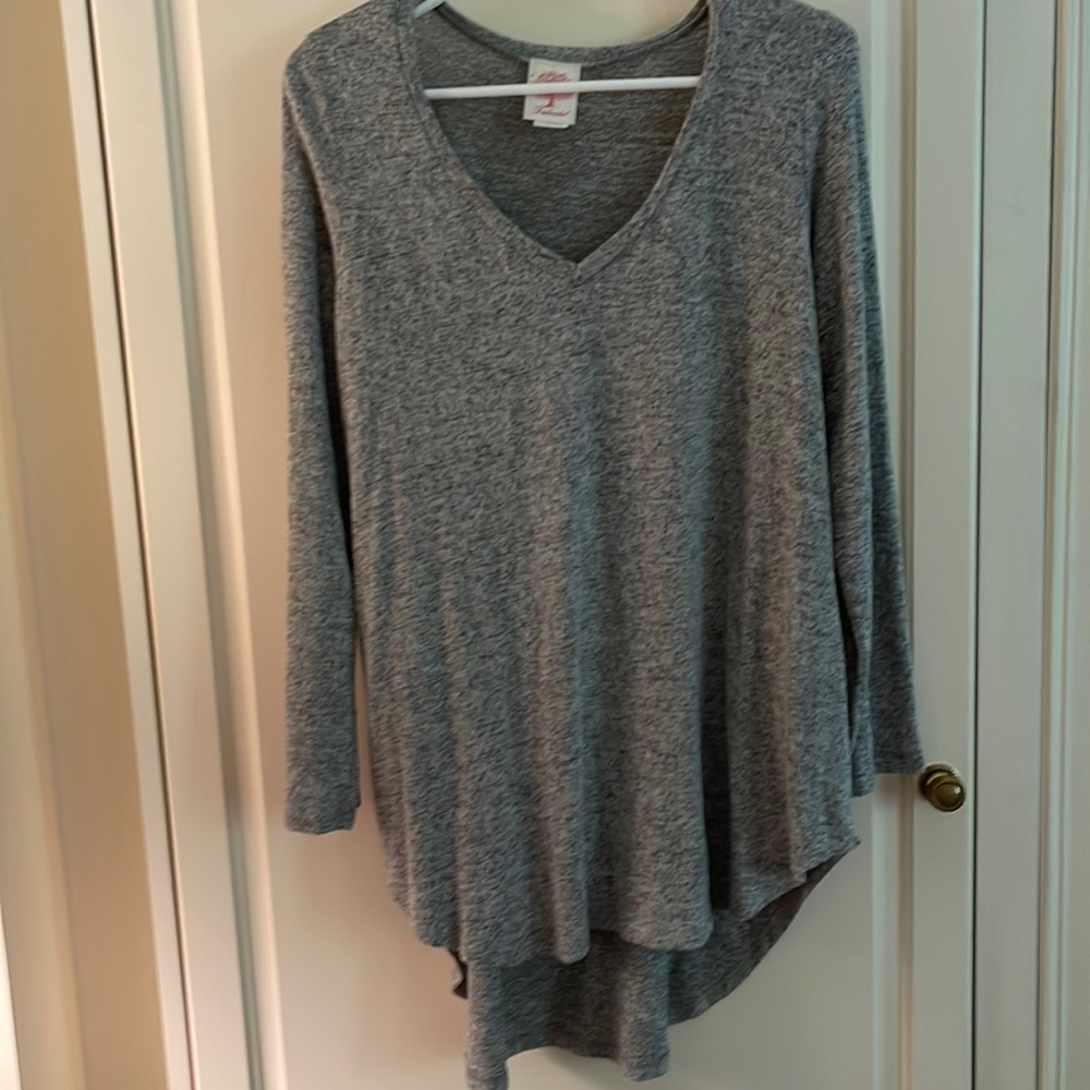 Freelander lightweight fleece feel v neck top NWT